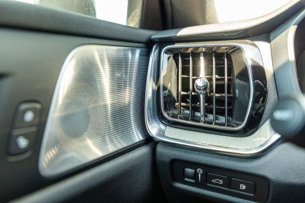 Volvo V60 2.0 T8 Twin Engine AWD I Inscription I Bowers & Wilkens I Panoramadak I Trekhaak I Pilot assist