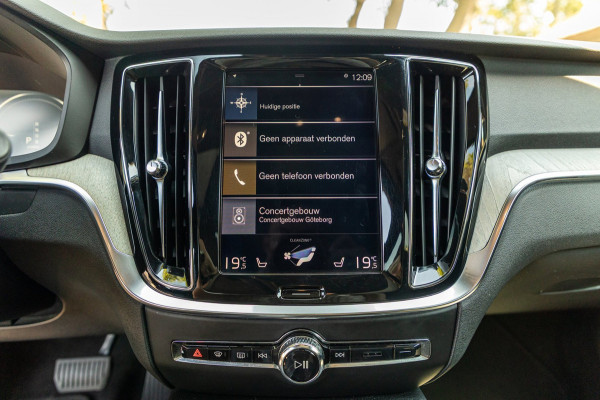 Volvo V60 2.0 T8 Twin Engine AWD I Inscription I Bowers & Wilkens I Panoramadak I Trekhaak I Pilot assist