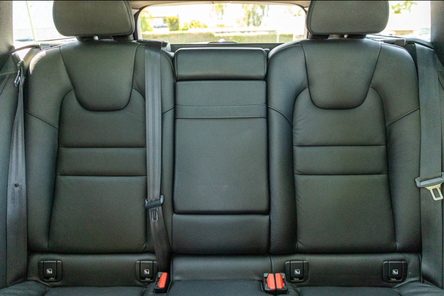 Volvo V60 2.0 T8 Twin Engine AWD I Inscription I Bowers & Wilkens I Panoramadak I Trekhaak I Pilot assist