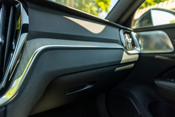 Volvo V60 2.0 T8 Twin Engine AWD I Inscription I Bowers & Wilkens I Panoramadak I Trekhaak I Pilot assist