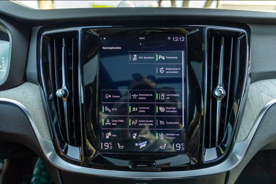 Volvo V60 2.0 T8 Twin Engine AWD I Inscription I Bowers & Wilkens I Panoramadak I Trekhaak I Pilot assist