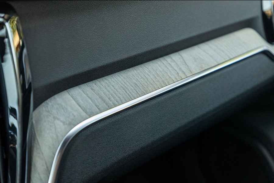 Volvo V60 2.0 T8 Twin Engine AWD I Inscription I Bowers & Wilkens I Panoramadak I Trekhaak I Pilot assist
