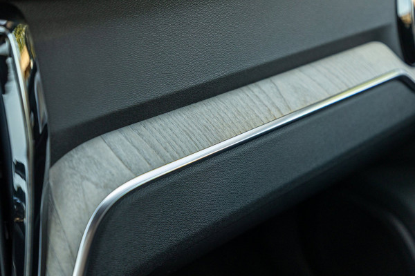 Volvo V60 2.0 T8 Twin Engine AWD I Inscription I Bowers & Wilkens I Panoramadak I Trekhaak I Pilot assist