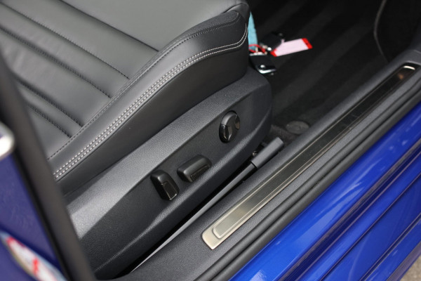 Volkswagen Passat 1.5 TSI R-Line *Pano*Dynaudio*360 Camera*Keyless*Leder*