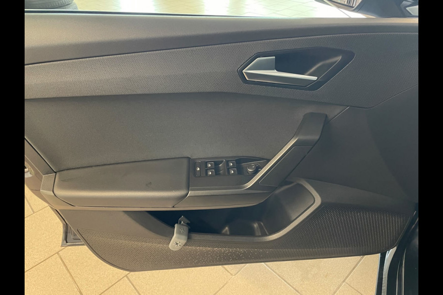 Seat Leon 1.0 TSI Reference AIRCO NAVI CRUISE CENT VERG APPLE CARPLAY VELGEN 5DRS STARTKNOP ZEER NETTE AUTO