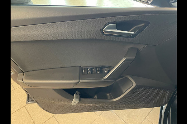 Seat Leon 1.0 TSI Reference AIRCO NAVI CRUISE CENT VERG APPLE CARPLAY VELGEN 5DRS STARTKNOP ZEER NETTE AUTO