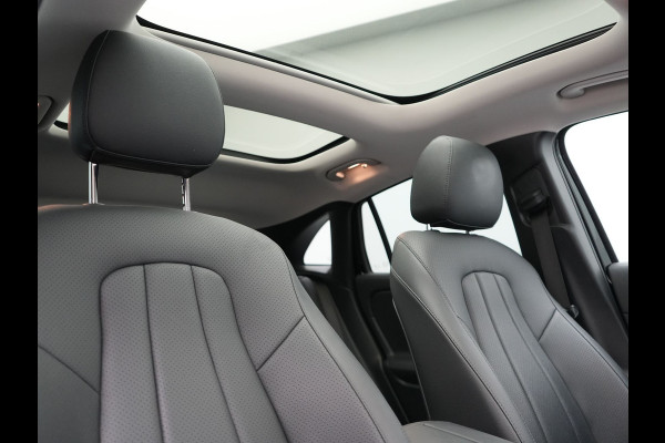 Mercedes-Benz EQA 350 4MATIC Luxury Line 69,7 kWh 292pk Dealer O.H. | Panodak | Adaptive Cruise | Camera | Lederen Sportstoelen Ventilatie & Verwarmd | Sfeerverlichting | Keyless | Blis | Navigatie | DAB | 20"L.M |