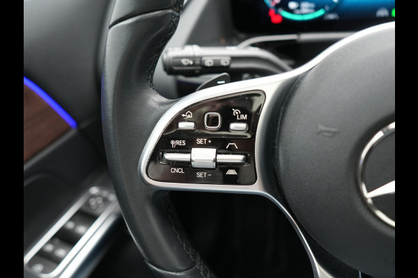 Mercedes-Benz EQA 350 4MATIC Luxury Line 69,7 kWh 292pk Dealer O.H. | Panodak | Adaptive Cruise | Camera | Lederen Sportstoelen Ventilatie & Verwarmd | Sfeerverlichting | Keyless | Blis | Navigatie | DAB | 20"L.M |
