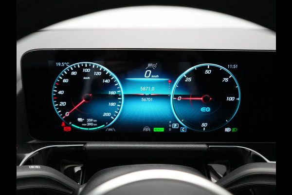 Mercedes-Benz EQA 350 4MATIC Luxury Line 69,7 kWh 292pk Dealer O.H. | Panodak | Adaptive Cruise | Camera | Lederen Sportstoelen Ventilatie & Verwarmd | Sfeerverlichting | Keyless | Blis | Navigatie | DAB | 20"L.M |