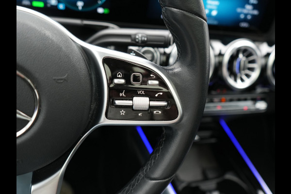 Mercedes-Benz EQA 350 4MATIC Luxury Line 69,7 kWh 292pk Dealer O.H. | Panodak | Adaptive Cruise | Camera | Lederen Sportstoelen Ventilatie & Verwarmd | Sfeerverlichting | Keyless | Blis | Navigatie | DAB | 20"L.M |