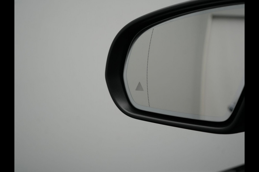 Mercedes-Benz EQA 350 4MATIC Luxury Line 69,7 kWh 292pk Dealer O.H. | Panodak | Adaptive Cruise | Camera | Lederen Sportstoelen Ventilatie & Verwarmd | Sfeerverlichting | Keyless | Blis | Navigatie | DAB | 20"L.M |