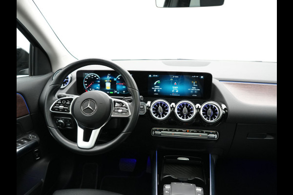Mercedes-Benz EQA 350 4MATIC Luxury Line 69,7 kWh 292pk Dealer O.H. | Panodak | Adaptive Cruise | Camera | Lederen Sportstoelen Ventilatie & Verwarmd | Sfeerverlichting | Keyless | Blis | Navigatie | DAB | 20"L.M |