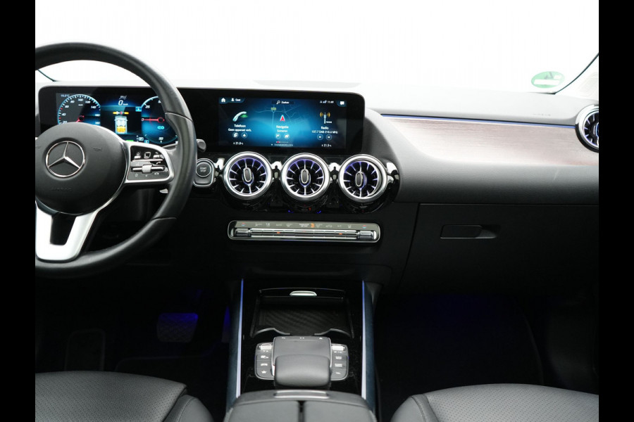 Mercedes-Benz EQA 350 4MATIC Luxury Line 69,7 kWh 292pk Dealer O.H. | Panodak | Adaptive Cruise | Camera | Lederen Sportstoelen Ventilatie & Verwarmd | Sfeerverlichting | Keyless | Blis | Navigatie | DAB | 20"L.M |