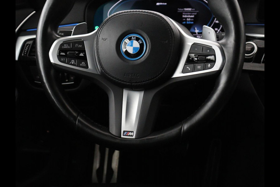 BMW 5 Serie Touring 530e xDrive M Sport | SOH 89,9% | Panoramadak | Head-Up | Full LED | Trekhaak | Carplay | Bluetooth | Navigatie | Sfeerverlichting | Stoelverwarming | Achteruitrij camera | Adaptive cruise control | Climate control
