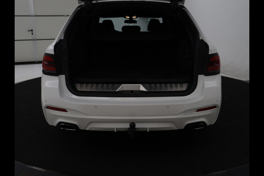 BMW 5 Serie Touring 530e xDrive M Sport | SOH 89,9% | Panoramadak | Head-Up | Full LED | Trekhaak | Carplay | Bluetooth | Navigatie | Sfeerverlichting | Stoelverwarming | Achteruitrij camera | Adaptive cruise control | Climate control