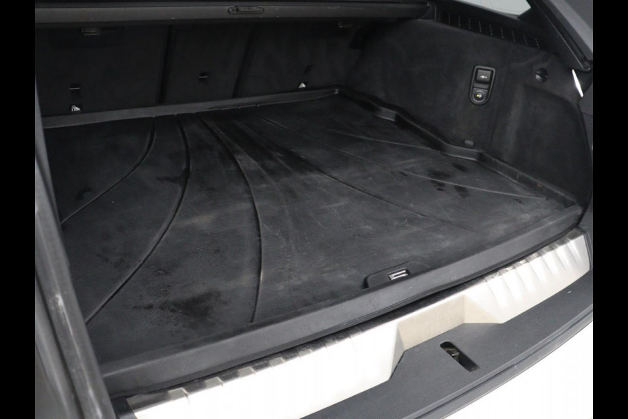 BMW 5 Serie Touring 530e xDrive M Sport | SOH 89,9% | Panoramadak | Head-Up | Full LED | Trekhaak | Carplay | Bluetooth | Navigatie | Sfeerverlichting | Stoelverwarming | Achteruitrij camera | Adaptive cruise control | Climate control