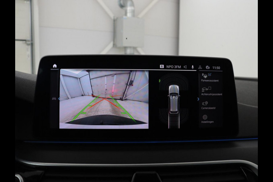 BMW 5 Serie Touring 530e xDrive M Sport | SOH 89,9% | Panoramadak | Head-Up | Full LED | Trekhaak | Carplay | Bluetooth | Navigatie | Sfeerverlichting | Stoelverwarming | Achteruitrij camera | Adaptive cruise control | Climate control