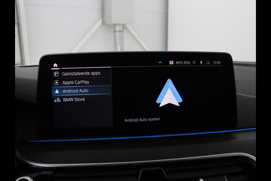 BMW 5 Serie Touring 530e xDrive M Sport | SOH 89,9% | Panoramadak | Head-Up | Full LED | Trekhaak | Carplay | Bluetooth | Navigatie | Sfeerverlichting | Stoelverwarming | Achteruitrij camera | Adaptive cruise control | Climate control