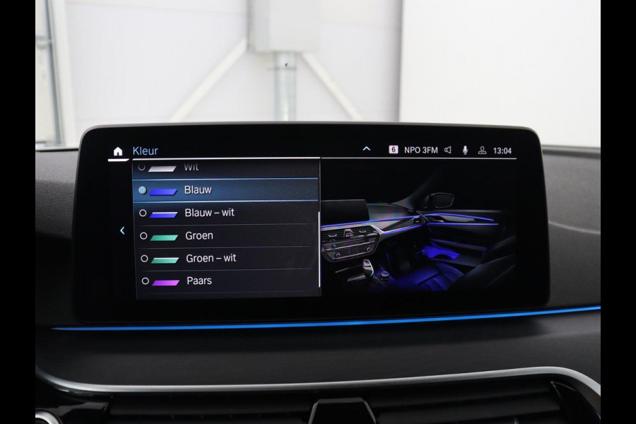 BMW 5 Serie Touring 530e xDrive M Sport | SOH 89,9% | Panoramadak | Head-Up | Full LED | Trekhaak | Carplay | Bluetooth | Navigatie | Sfeerverlichting | Stoelverwarming | Achteruitrij camera | Adaptive cruise control | Climate control