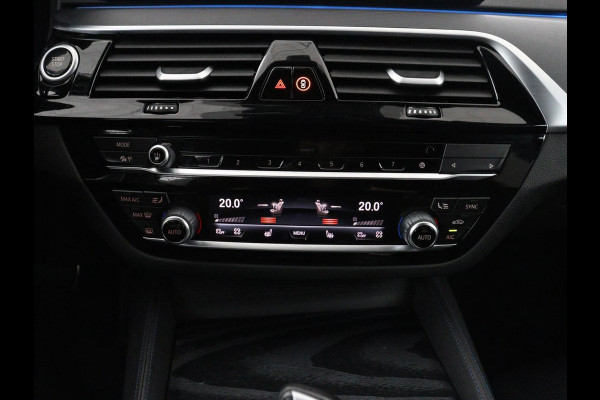 BMW 5 Serie Touring 530e xDrive M Sport | SOH 89,9% | Panoramadak | Head-Up | Full LED | Trekhaak | Carplay | Bluetooth | Navigatie | Sfeerverlichting | Stoelverwarming | Achteruitrij camera | Adaptive cruise control | Climate control