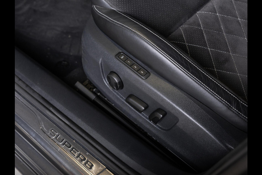 Škoda Superb Combi 1.4 TSI iV Sportline Business / 218pk / Trekhaak / Stoel en stuur verwarming /