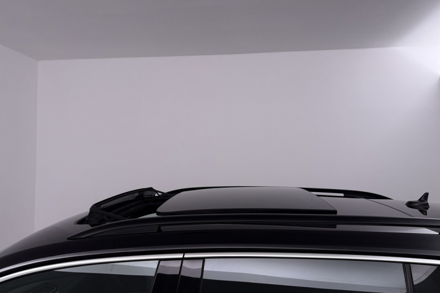 Volkswagen Tiguan 1.4 TSI eHybrid R-Line Business+ (PANORAMADAK, CAMERA, CARPLAY, ADAPTIVE CRUISE, DEALER ONDERHOUDEN)