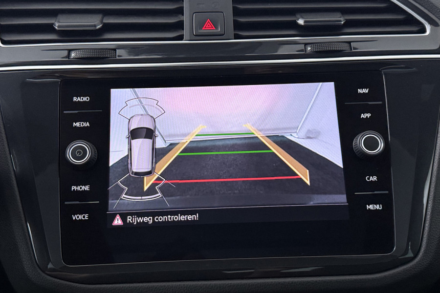 Volkswagen Tiguan 1.4 TSI eHybrid R-Line Business+ (PANORAMADAK, CAMERA, CARPLAY, ADAPTIVE CRUISE, DEALER ONDERHOUDEN)