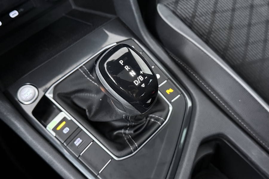 Volkswagen Tiguan 1.4 TSI eHybrid R-Line Business+ (PANORAMADAK, CAMERA, CARPLAY, ADAPTIVE CRUISE, DEALER ONDERHOUDEN)