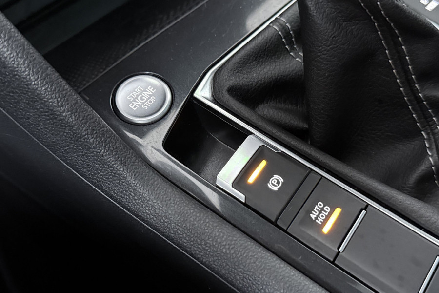 Volkswagen Tiguan 1.4 TSI eHybrid R-Line Business+ (PANORAMADAK, CAMERA, CARPLAY, ADAPTIVE CRUISE, DEALER ONDERHOUDEN)