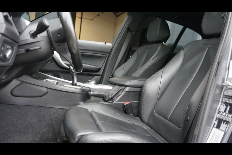 BMW 1-serie 118i M Sport Shadow Line AUTOMAAT|CRUISE|FULL LED|LEDER|NAVIGATIE|PANORAMA|STOELVERWARMING|TREKHAAK