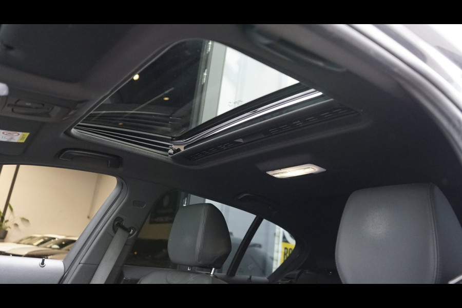 BMW 1-serie 118i M Sport Shadow Line AUTOMAAT|CRUISE|FULL LED|LEDER|NAVIGATIE|PANORAMA|STOELVERWARMING|TREKHAAK