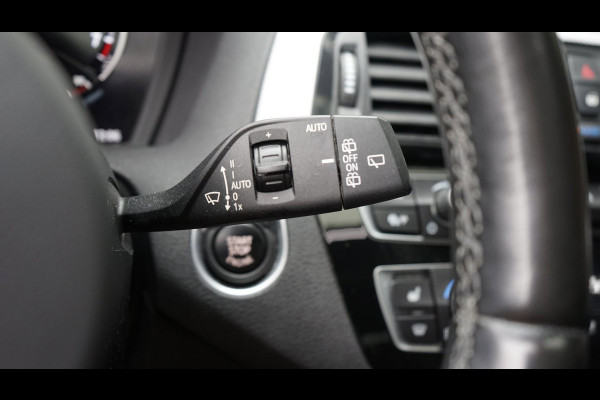 BMW 1-serie 118i M Sport Shadow Line AUTOMAAT|CRUISE|FULL LED|LEDER|NAVIGATIE|PANORAMA|STOELVERWARMING|TREKHAAK