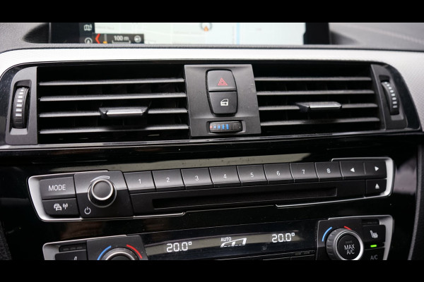 BMW 1-serie 118i M Sport Shadow Line AUTOMAAT|CRUISE|FULL LED|LEDER|NAVIGATIE|PANORAMA|STOELVERWARMING|TREKHAAK
