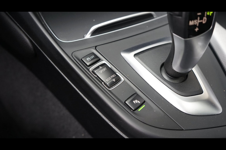 BMW 1-serie 118i M Sport Shadow Line AUTOMAAT|CRUISE|FULL LED|LEDER|NAVIGATIE|PANORAMA|STOELVERWARMING|TREKHAAK