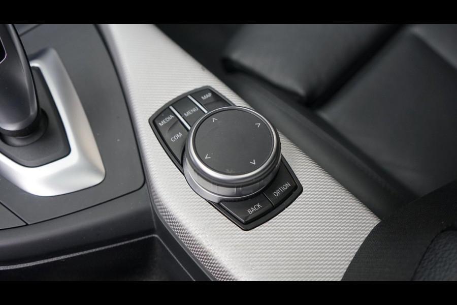 BMW 1-serie 118i M Sport Shadow Line AUTOMAAT|CRUISE|FULL LED|LEDER|NAVIGATIE|PANORAMA|STOELVERWARMING|TREKHAAK
