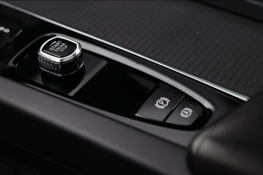 Volvo XC60 2.0 T6 Plug-in hybrid AWD Inscription / PANO / HUD / H&K / ACC / 360 / KEYLESS
