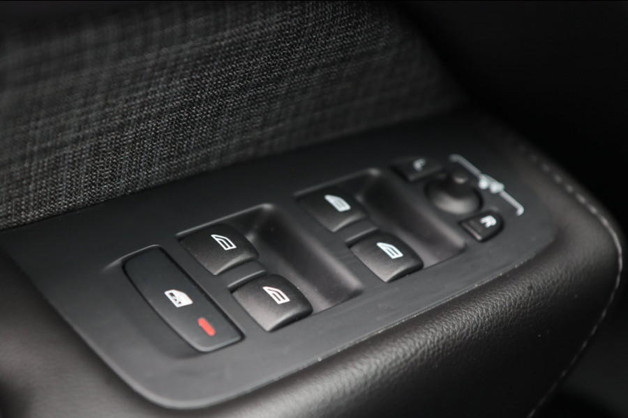 Volvo XC60 2.0 T6 Plug-in hybrid AWD Inscription / PANO / HUD / H&K / ACC / 360 / KEYLESS