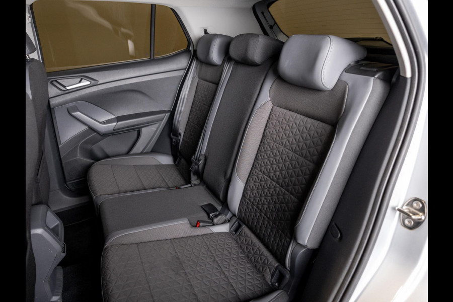 Volkswagen T-Cross 1.0 TSI Style / 116pk / Achteruitrij camera / Stoelverwarming / Virtual cockpit / Dodehoek detectie /