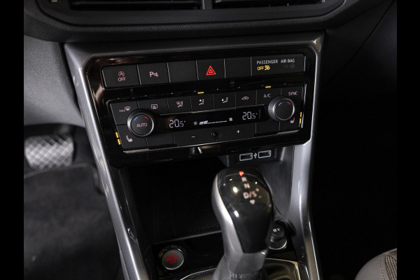 Volkswagen T-Cross 1.0 TSI Style / 116pk / Achteruitrij camera / Stoelverwarming / Virtual cockpit / Dodehoek detectie /