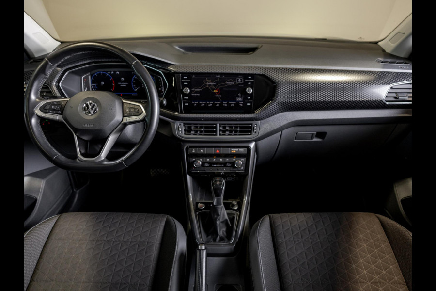 Volkswagen T-Cross 1.0 TSI Style / 116pk / Achteruitrij camera / Stoelverwarming / Virtual cockpit / Dodehoek detectie /