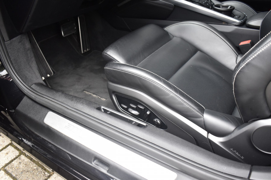 Porsche 911 3.0 Carrera S | Panoramadak | Sportuitlaat | Bose | Achterasbesturing | 20/21'' Wielen |