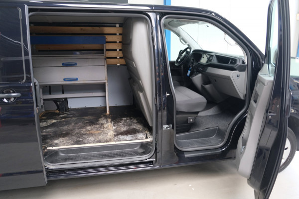 Volkswagen Transporter 2.0 TDI 150PK L2H1 28 Comfortline Automaat - Airco, Cruise, Navi, PDC, Camera, Carplay, Trekhaak.