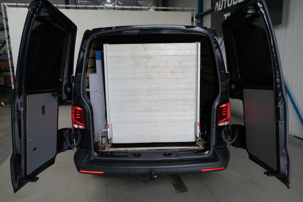 Volkswagen Transporter 2.0 TDI 150PK L2H1 28 Comfortline Automaat - Airco, Cruise, Navi, PDC, Camera, Carplay, Trekhaak.