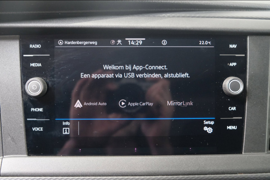 Volkswagen Transporter 2.0 TDI 150PK L2H1 28 Comfortline Automaat - Airco, Cruise, Navi, PDC, Camera, Carplay, Trekhaak.