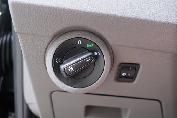 Volkswagen Transporter 2.0 TDI 150PK L2H1 28 Comfortline Automaat - Airco, Cruise, Navi, PDC, Camera, Carplay, Trekhaak.