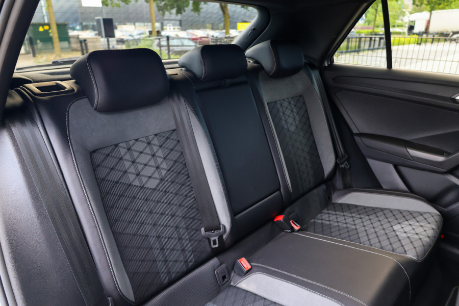 Volkswagen T-Roc 1.5 TSI R-Line Business | CAMERA | STOEL & STUURVERW | PDC V&A | 18'' | CARPLAY |