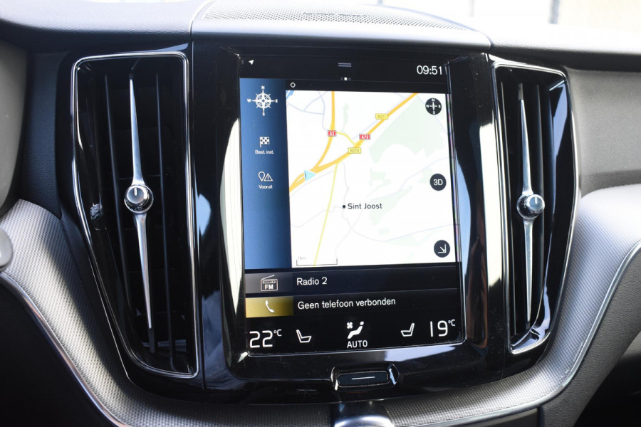 Volvo XC60 B4 197PK Automaat R-Design / Adaptive Cruise control / Elektrische stoelen / Best. stoel met geheugen / Elektrisch panorama schuif-/kanteldak / Stuurverwarming / Stoelverwarming / Achteruitrijcamera / Harman Kardon