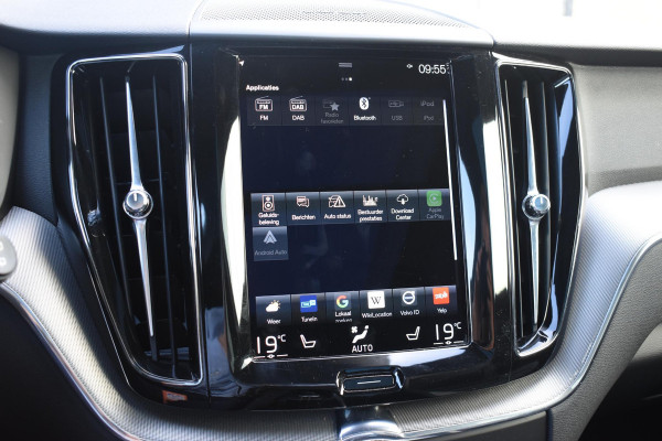 Volvo XC60 B4 197PK Automaat R-Design / Adaptive Cruise control / Elektrische stoelen / Best. stoel met geheugen / Elektrisch panorama schuif-/kanteldak / Stuurverwarming / Stoelverwarming / Achteruitrijcamera / Harman Kardon