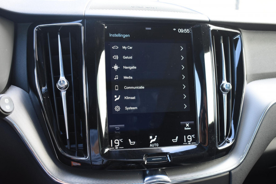 Volvo XC60 B4 197PK Automaat R-Design / Adaptive Cruise control / Elektrische stoelen / Best. stoel met geheugen / Elektrisch panorama schuif-/kanteldak / Stuurverwarming / Stoelverwarming / Achteruitrijcamera / Harman Kardon