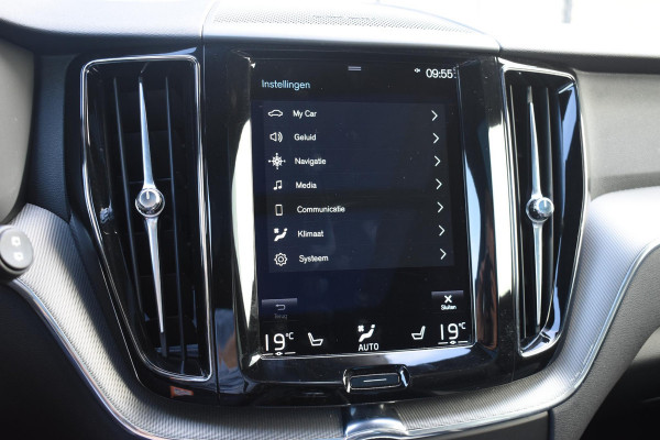 Volvo XC60 B4 197PK Automaat R-Design / Adaptive Cruise control / Elektrische stoelen / Best. stoel met geheugen / Elektrisch panorama schuif-/kanteldak / Stuurverwarming / Stoelverwarming / Achteruitrijcamera / Harman Kardon